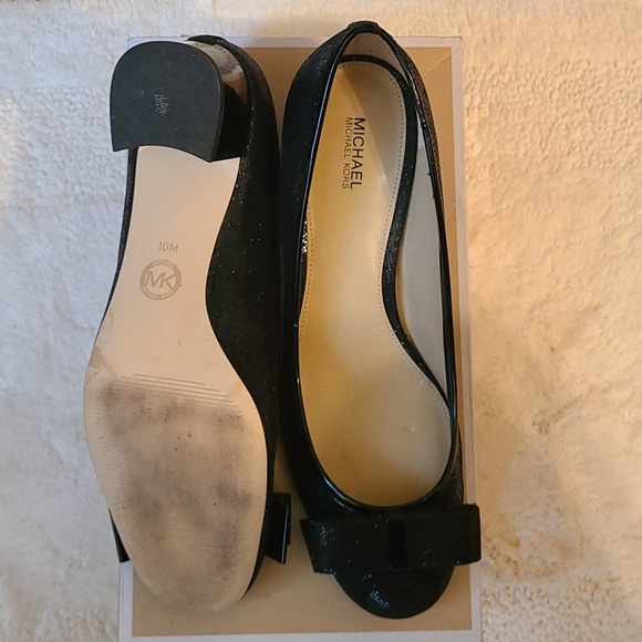 Michael Kors Kiera MidPump - Picture 3 of 7